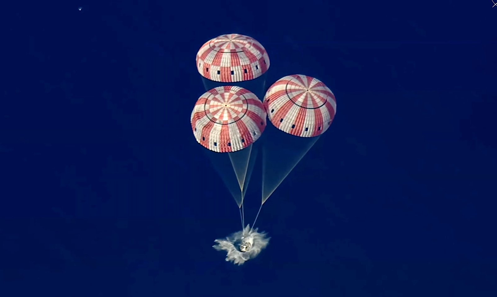 Tripulación de Artemis II a bordo de la cápsula Orion durante el vuelo lunar