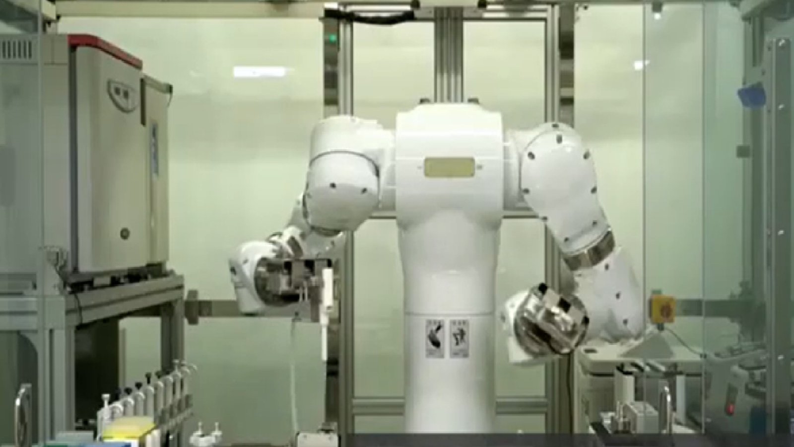 Maholo LabDroid en el Centro de Innovación en Robótica del Instituto de Ciencia de Tokio