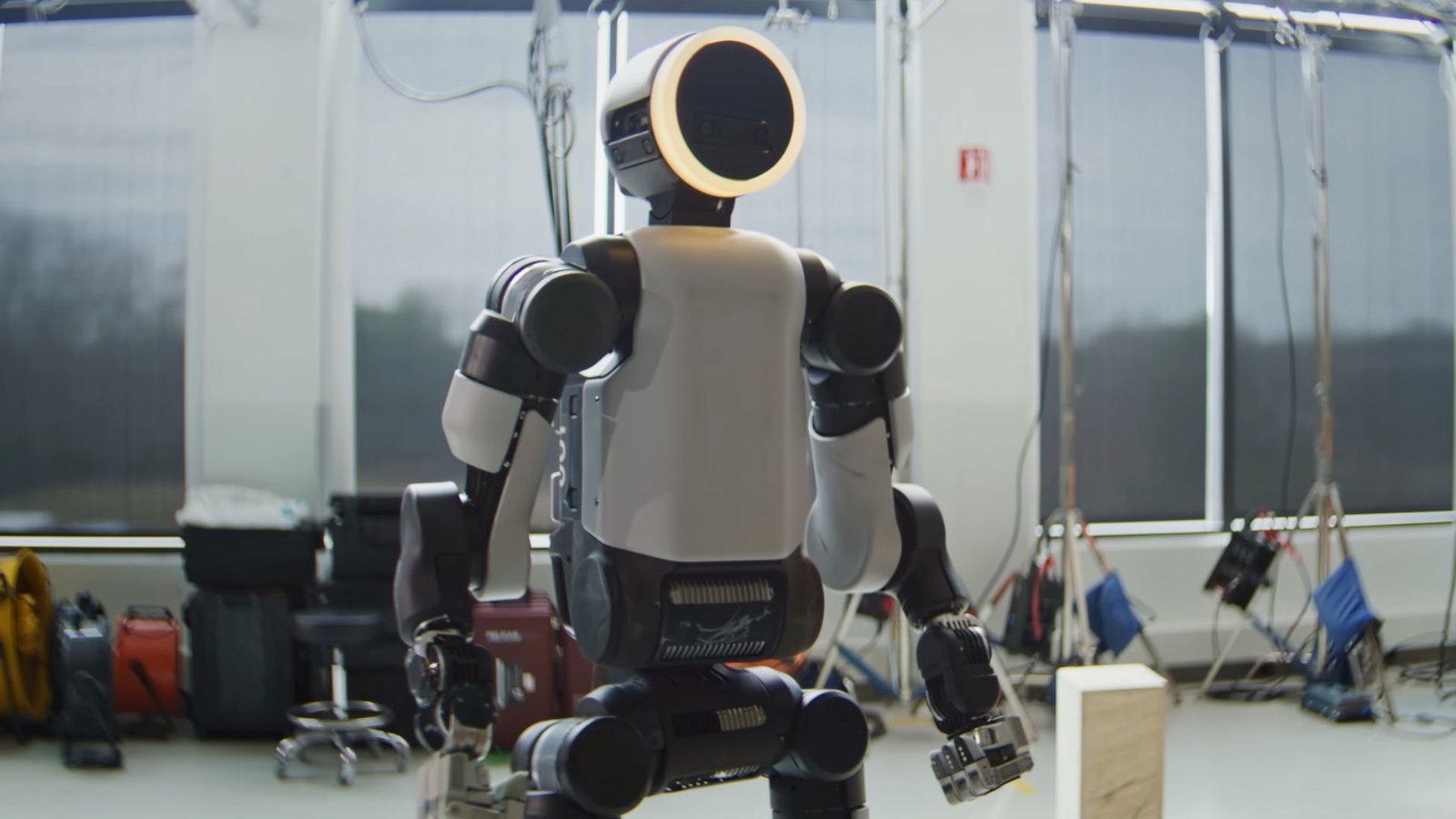 Robot humanoide Atlas de Boston Dynamics en planta de manufactura de Hyundai