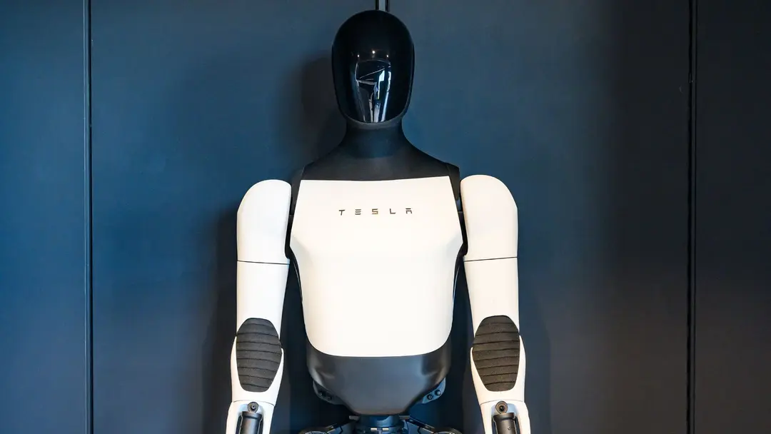 Robot humanoide que representa el concepto de 'ADN digital' para preservar la identidad tras la muerte