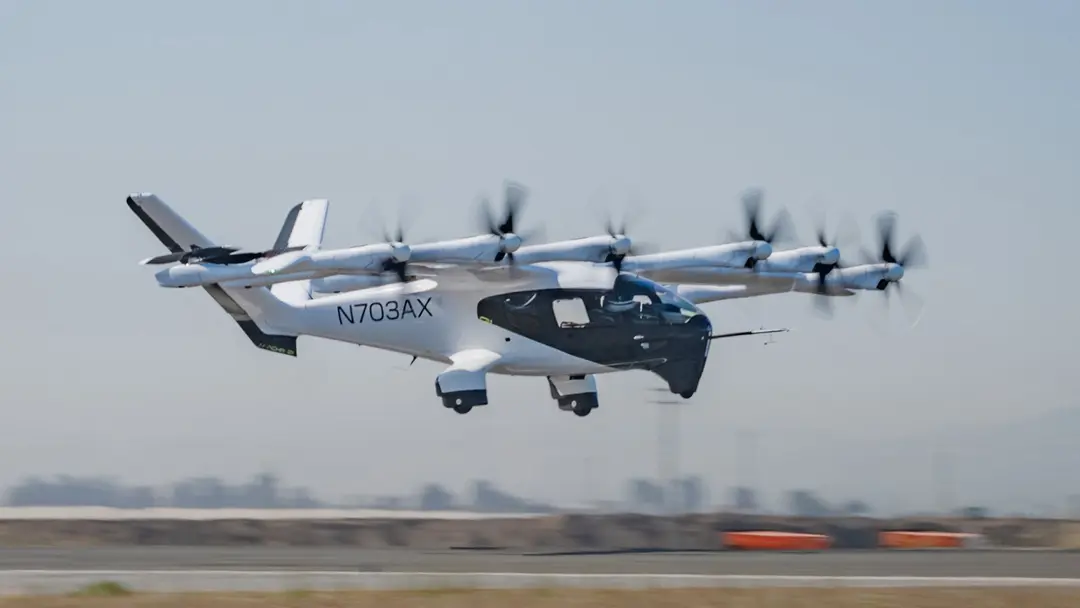 Aeronave eléctrica Midnight de Archer Aviation durante un vuelo de prueba